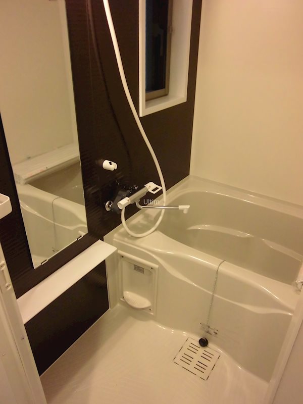 バス・シャワールーム　違うお部屋の写真です。ご参考までに