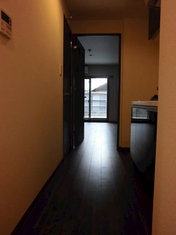 玄関　違うお部屋の写真です。ご参考までに