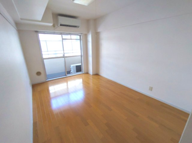 居室・リビング　こちらの居間で趣味の時間をお楽しみください