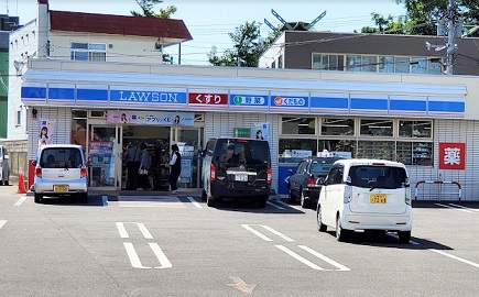 コンビニ　ローソン厚別駅前店（コンビニ）まで304m
