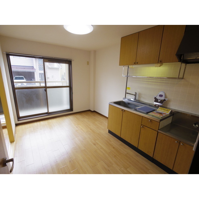 居室・リビング　※反転部屋の写真です