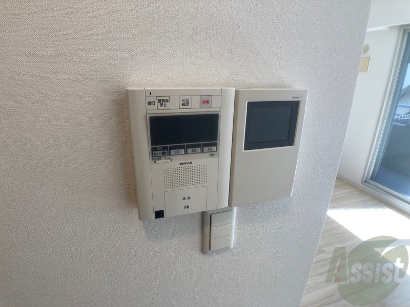 セキュリティ　ＴＶモニター付インターホンです。来客者の顔が見えるので安心！