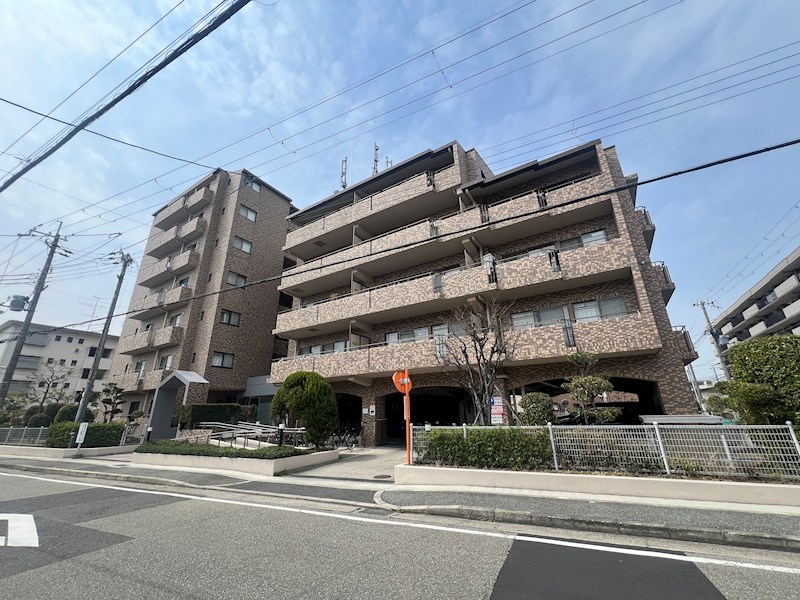 レジェンダリー小松の外観写真