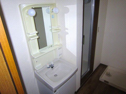 洗面設備　室内写真は別部屋の写真です。