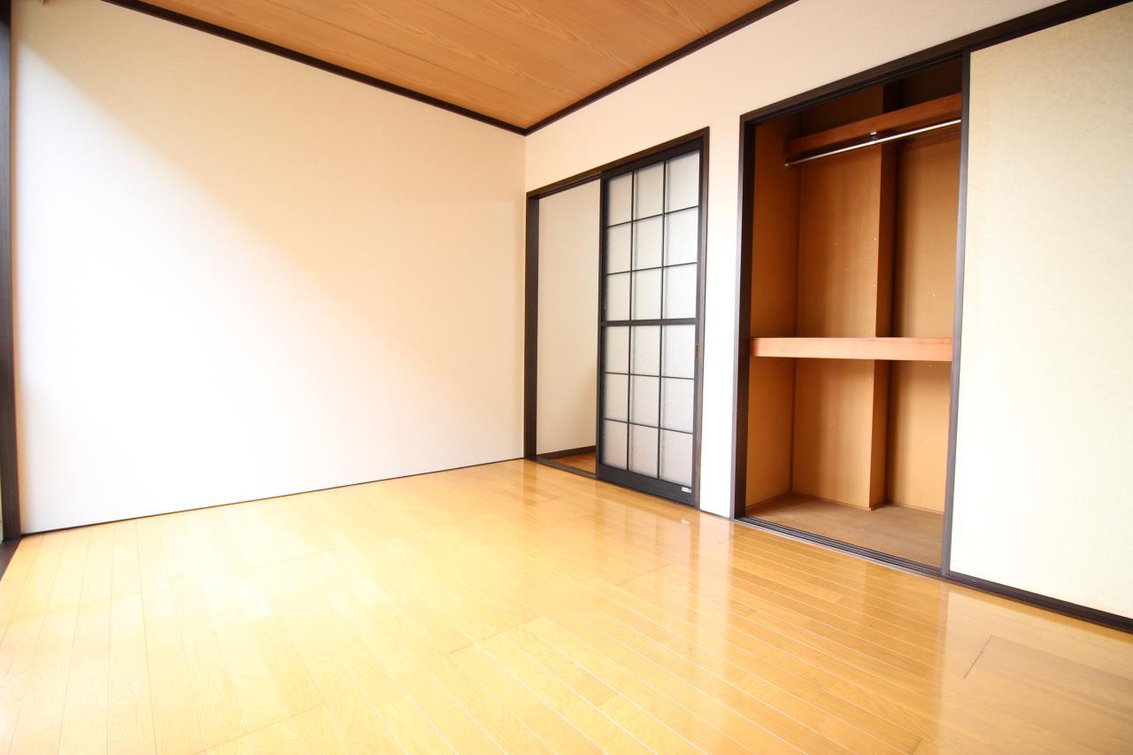 その他　別アングルの洋室です