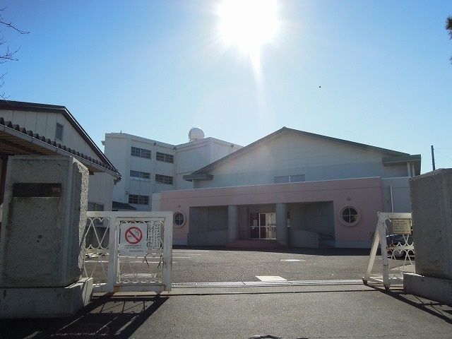 小学校　静岡市立清水三保第一小学校（小学校）まで950m