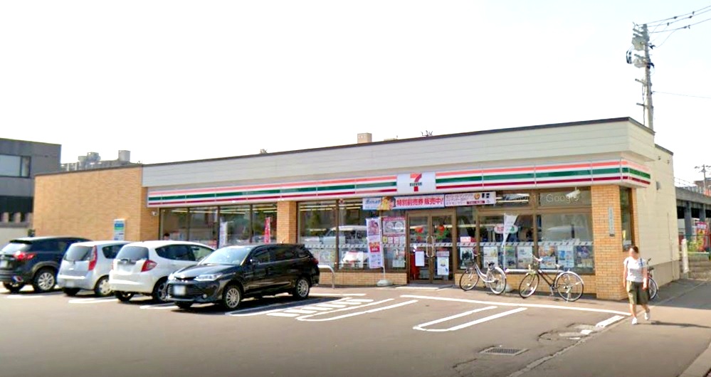 コンビニ　セブンイレブン札幌南郷通21丁目店（コンビニ）まで162m