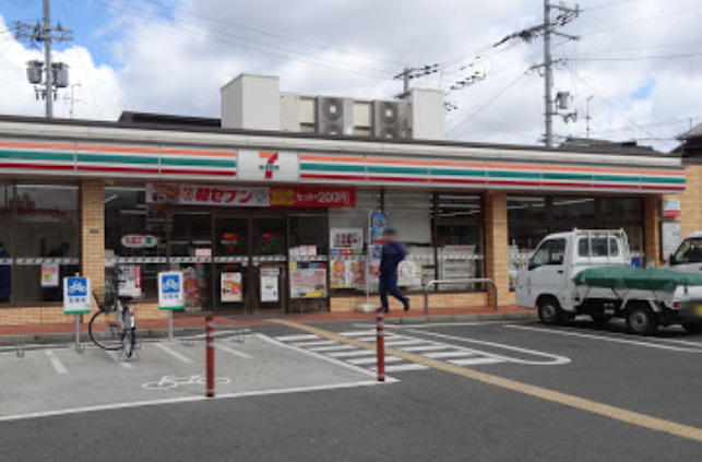 コンビニ　セブンイレブン 東大阪三ノ瀬1丁目店（コンビニ）まで1096m