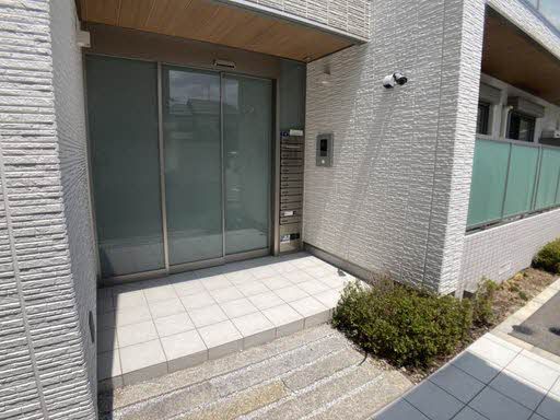 建物外観　宅配ボックス、オートロック付き物件です。