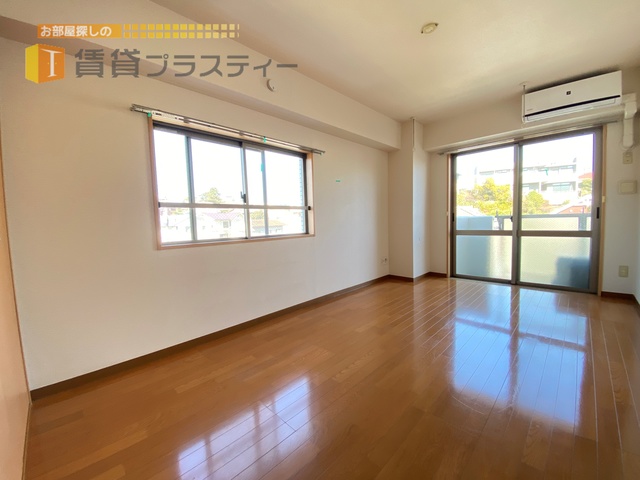 居室・リビング　２面採光の風通しの良いお部屋です。