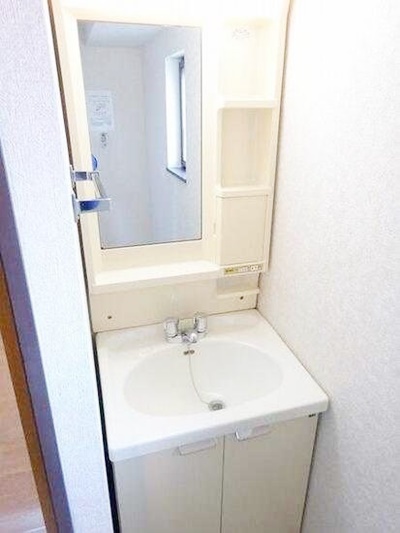 洗面設備　【南西向き2面採光の明るいお部屋♪】住環境良好おすすめ！ 【