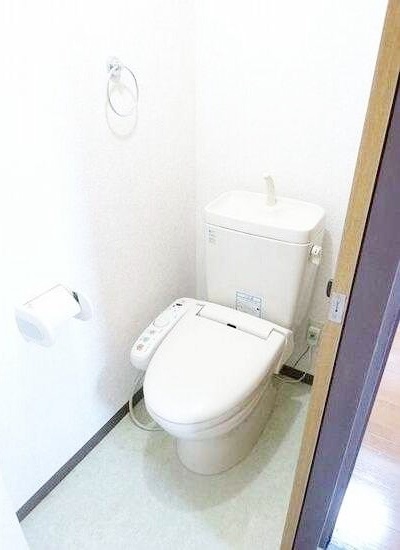 トイレ　【南西向き2面採光の明るいお部屋♪】住環境良好おすすめ！ 【