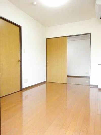 居室・リビング　【南西向き2面採光の明るいお部屋♪】住環境良好おすすめ！ 【