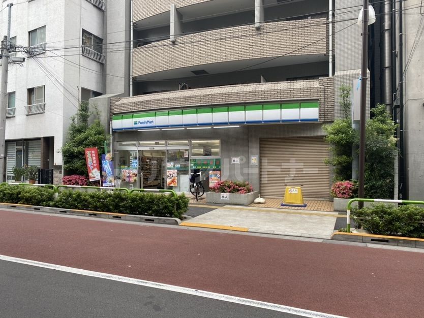 コンビニ　ファミリーマート板橋駅桜通り（コンビニ）まで380m