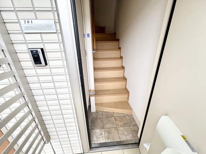 玄関　※画像と反転タイプのお部屋です