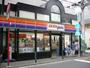 コンビニ　エーエムピーエム町屋5丁目店（コンビニ）まで378m