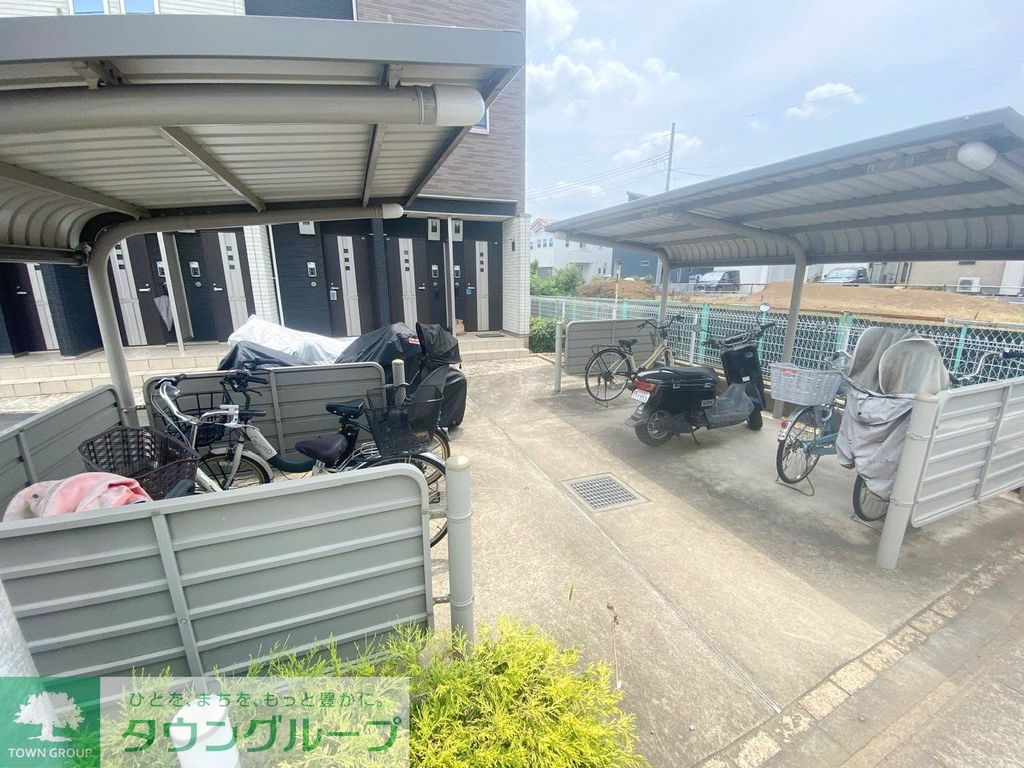 エントランス　駐車場