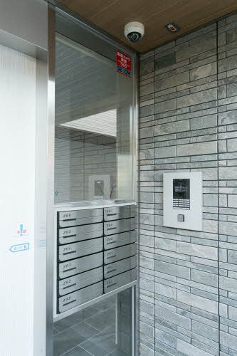 建物外観　共用部にはモニター付きインターホンがございます
