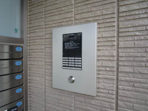 建物外観　オートロック付きの物件です。