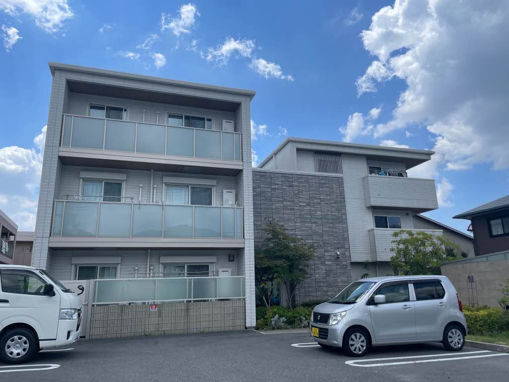 建物外観　積水ハウス施工の賃貸住宅「シャーメゾン」