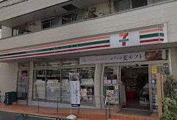 コンビニ　セブンイレブン 駒場大橋店（コンビニ）まで744m