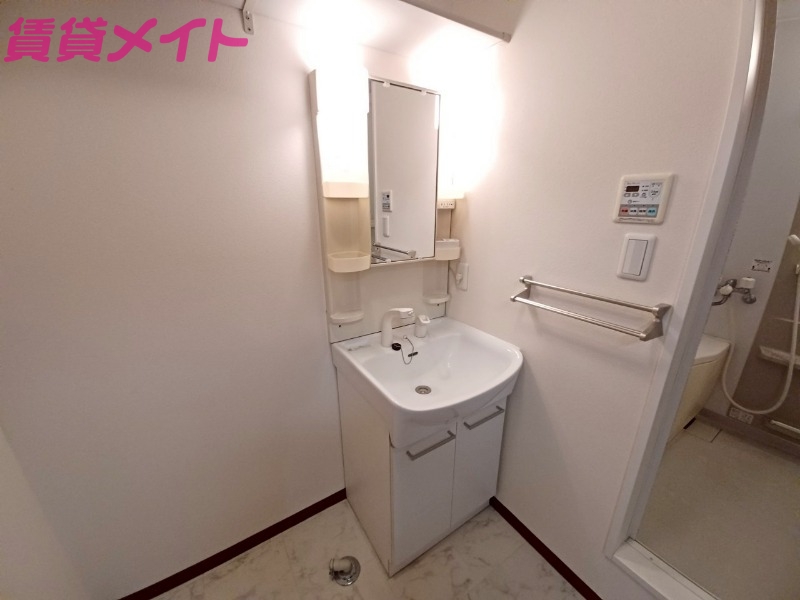 洗面設備　別部屋参考写真です
