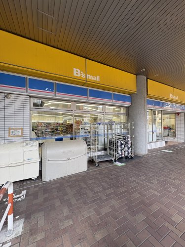 コンビニ　ローソン 相模原橋本五丁目店（コンビニ）まで53m