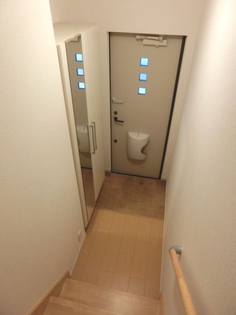 玄関　玄関は１階になります