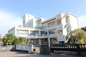 小学校　あきる野市立屋城小学校（小学校）まで1202m