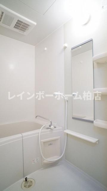 バス・シャワールーム　浴室乾燥機があります