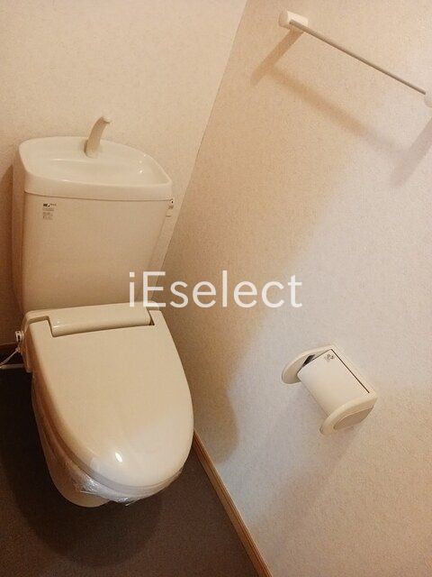 トイレ　温水洗浄便座付きのトイレです