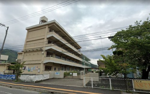 小学校　呉市立白岳小学校（小学校）まで400m