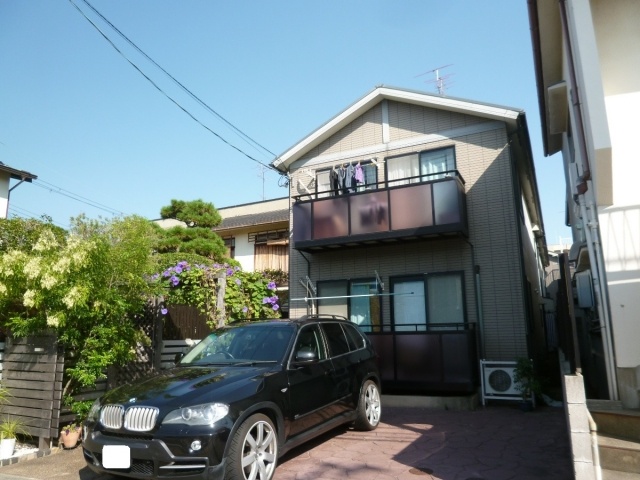 建物外観　敷地内駐車場あり！