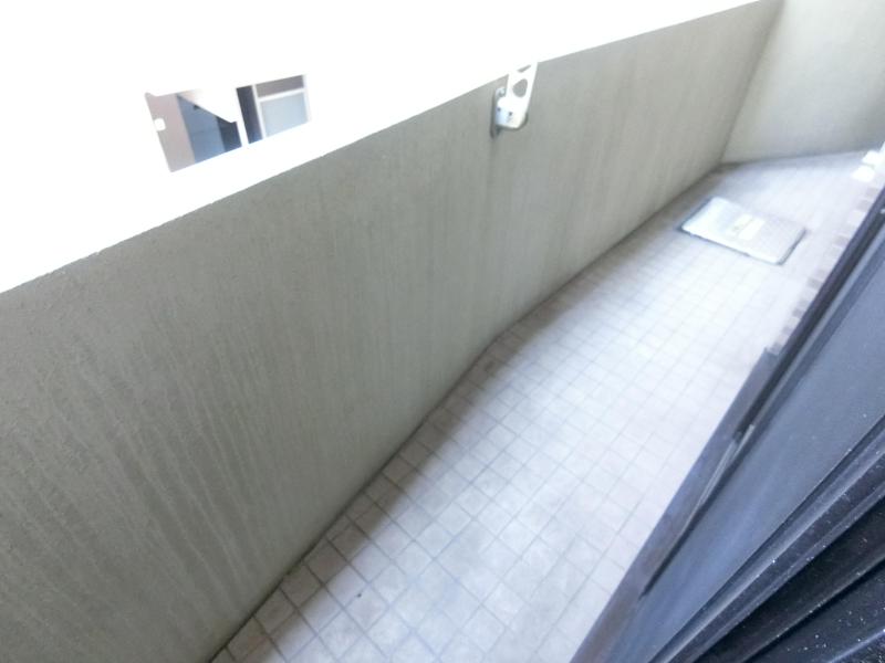 バルコニー　外からの目が気にならないバルコニーで洗濯物が干せます