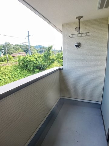 バルコニー　陽当たり良好なバルコニーです