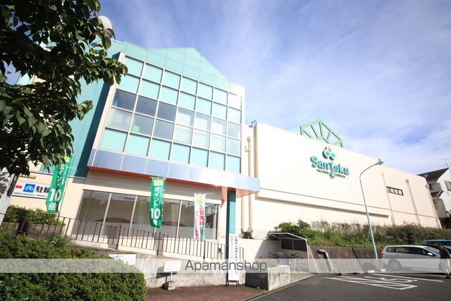スーパー　（株）三徳／貝取店（スーパー）まで390m