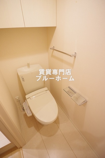 トイレ　温水洗浄便座付き！