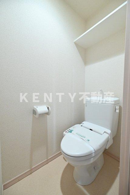 トイレ　落ち着いた色調のトイレです
