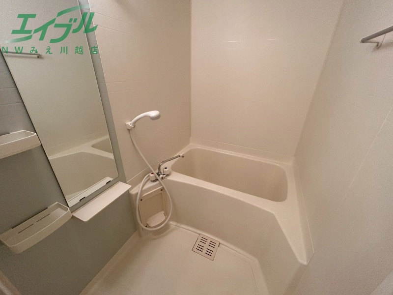 バス・シャワールーム　別部屋反転同型写真