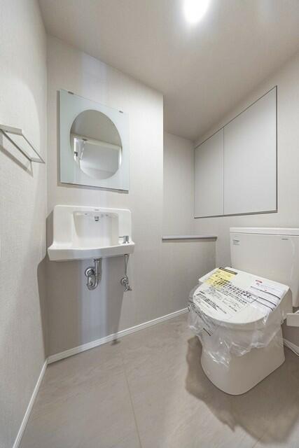 トイレ　※写真は同タイプ住戸です。