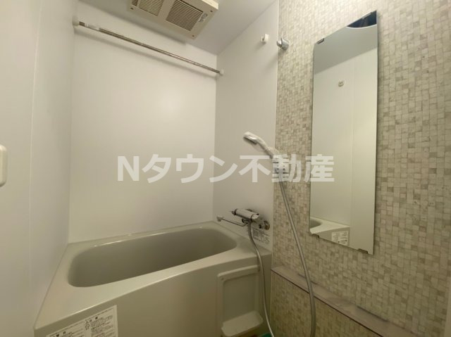 バス・シャワールーム　落ち着いた空間のお風呂です