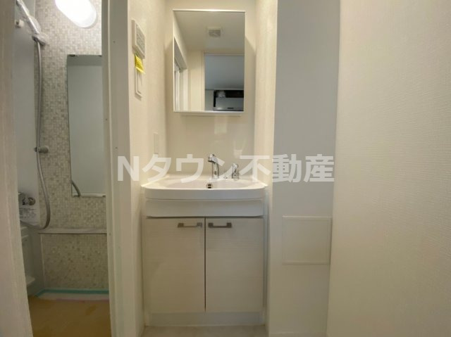 洗面設備　独立洗面台あり、毎朝おしゃれに忙しい女性の方におすすめです