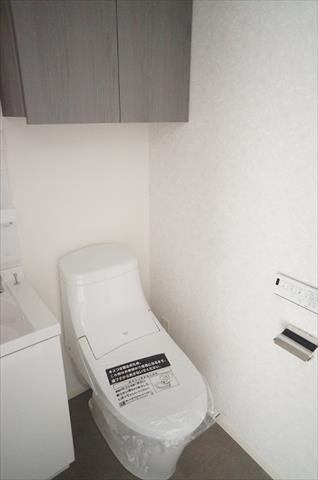 ブルーライン 新横浜駅 徒歩9分 11階建 築7年のトイレ写真