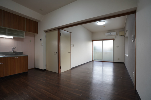 居室・リビング　同じ建物の別のお部屋
