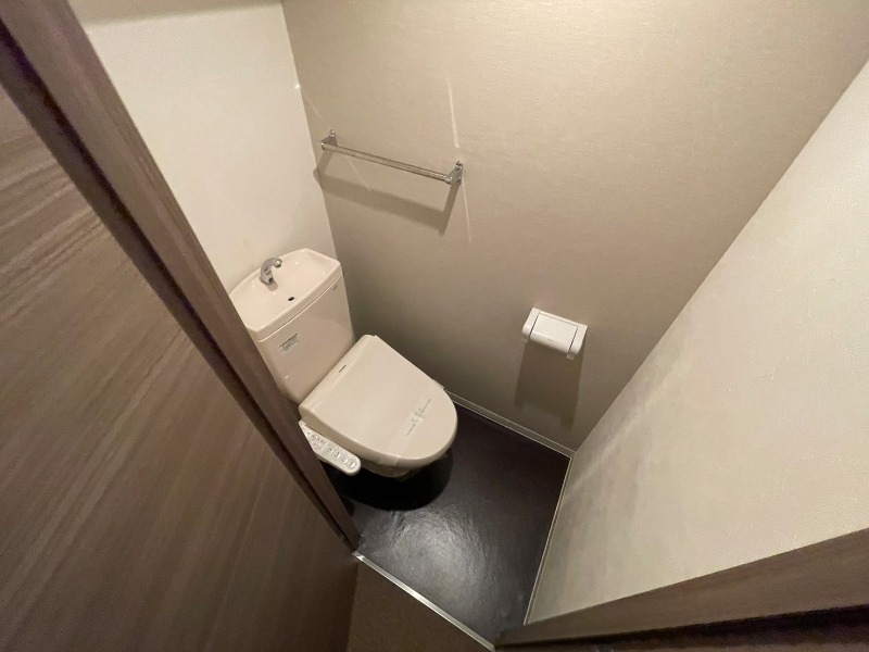 トイレ　こちらはトイレです。清潔感があり、安心して使用できます。