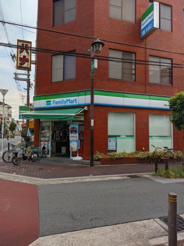 コンビニ　ファミリーマート 関目三丁目店（コンビニ）まで450m