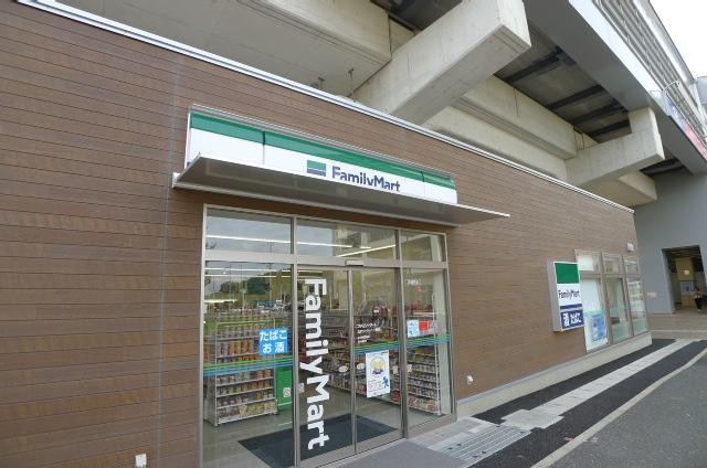 コンビニ　ファミリーマート（コンビニ）まで190m