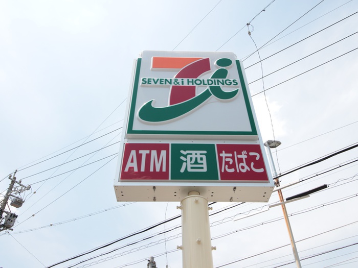 コンビニ　セブンイレブン（コンビニ）まで233m