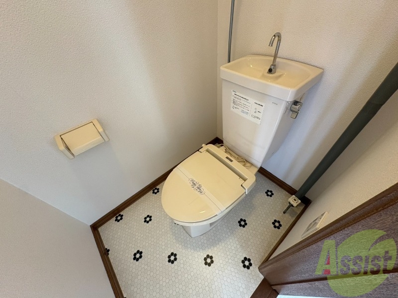 トイレ　こちらはトイレです。清潔感があり、安心して使用できます。