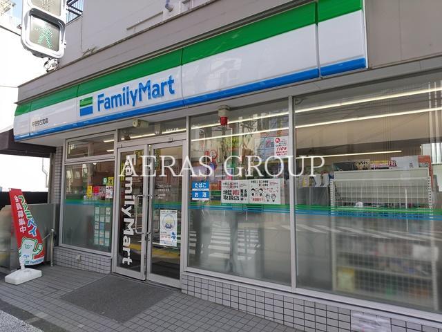 コンビニ　ファミリーマート 中野弥生町店（コンビニ）まで69m